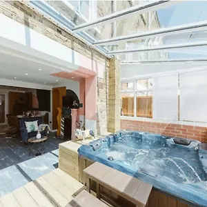 Holiday home Jacuzzi-Cinema-Tower Bridge, London